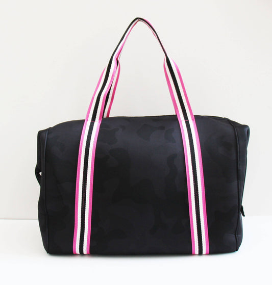 The Cassie Neoprene Weekender Hollywood Black Camo /pink