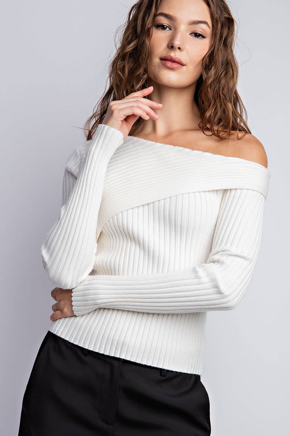 RIBBED SWEATER COLD SHOULDER TOP: Lt Blue
