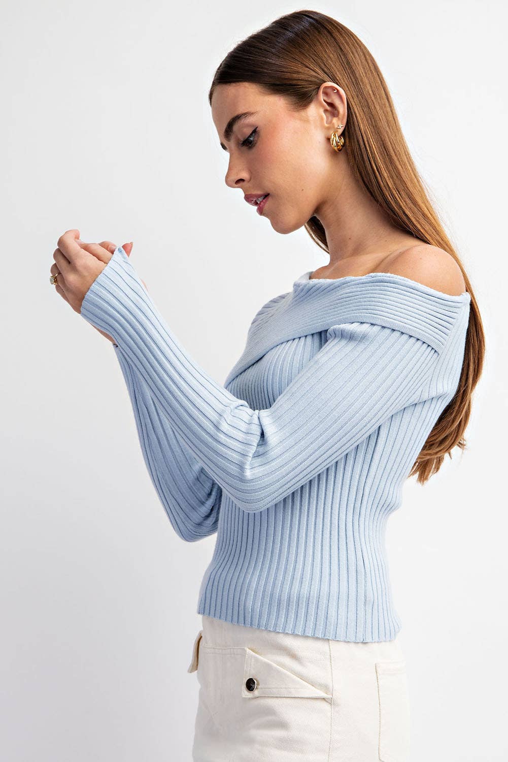 RIBBED SWEATER COLD SHOULDER TOP: Lt Blue