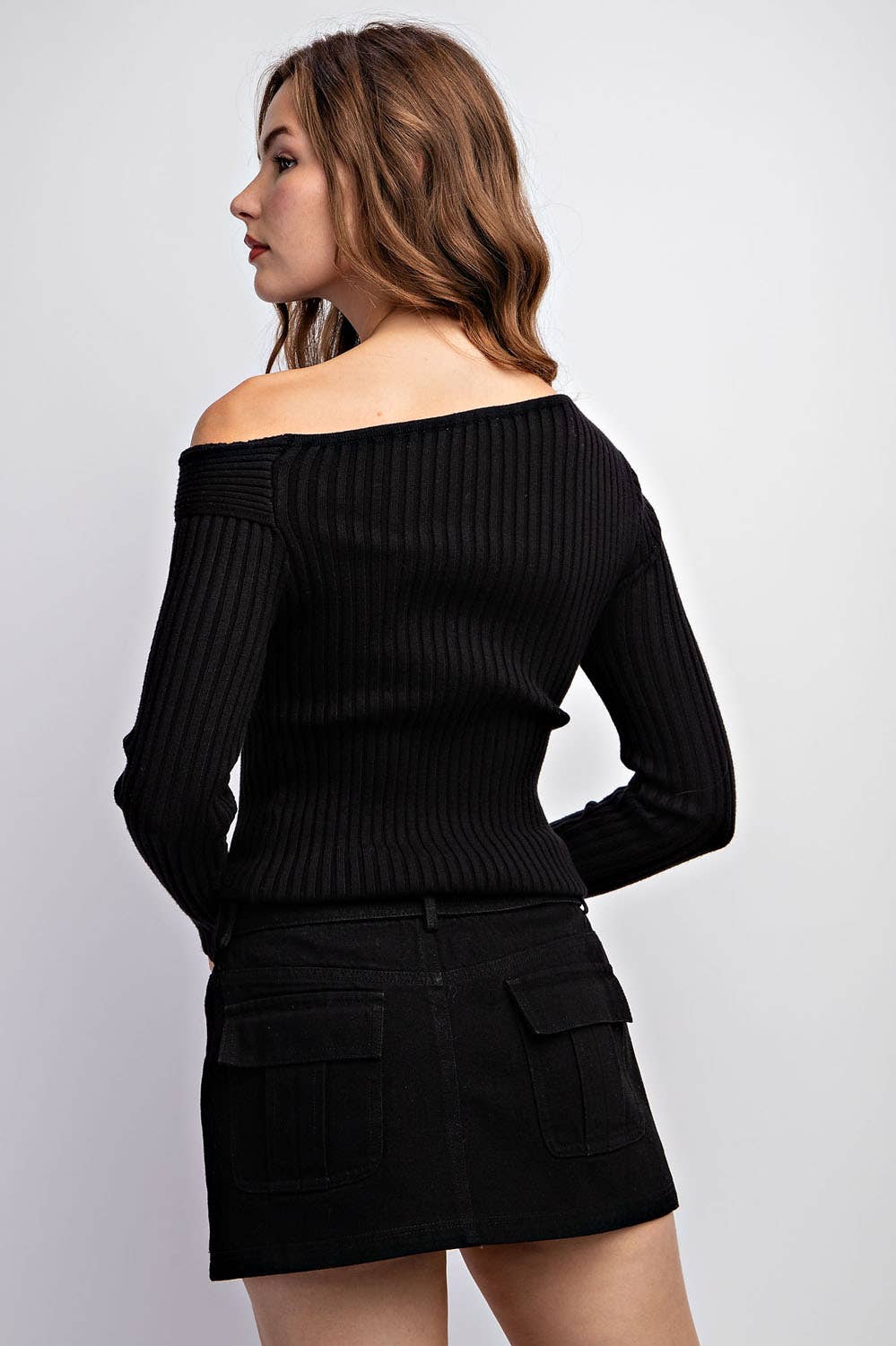 RIBBED SWEATER COLD SHOULDER TOP: Lt Blue