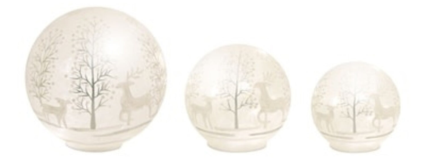 LED Deer and Tree Globe w/6hr Timer