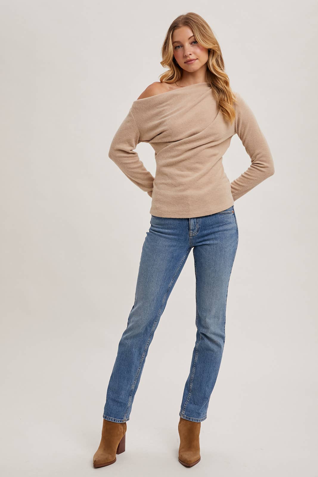 Bluivy - ONE OFF SHOULDER KNIT TOP: Beige