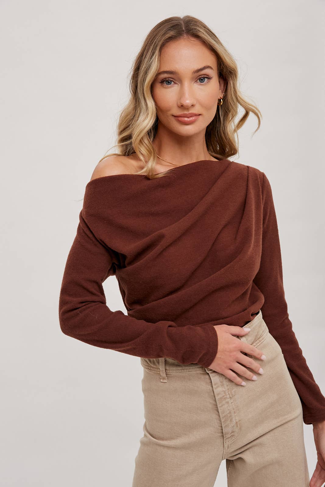 Bluivy - ONE OFF SHOULDER KNIT TOP: Beige